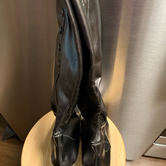 Boots - Picture 3 of 8